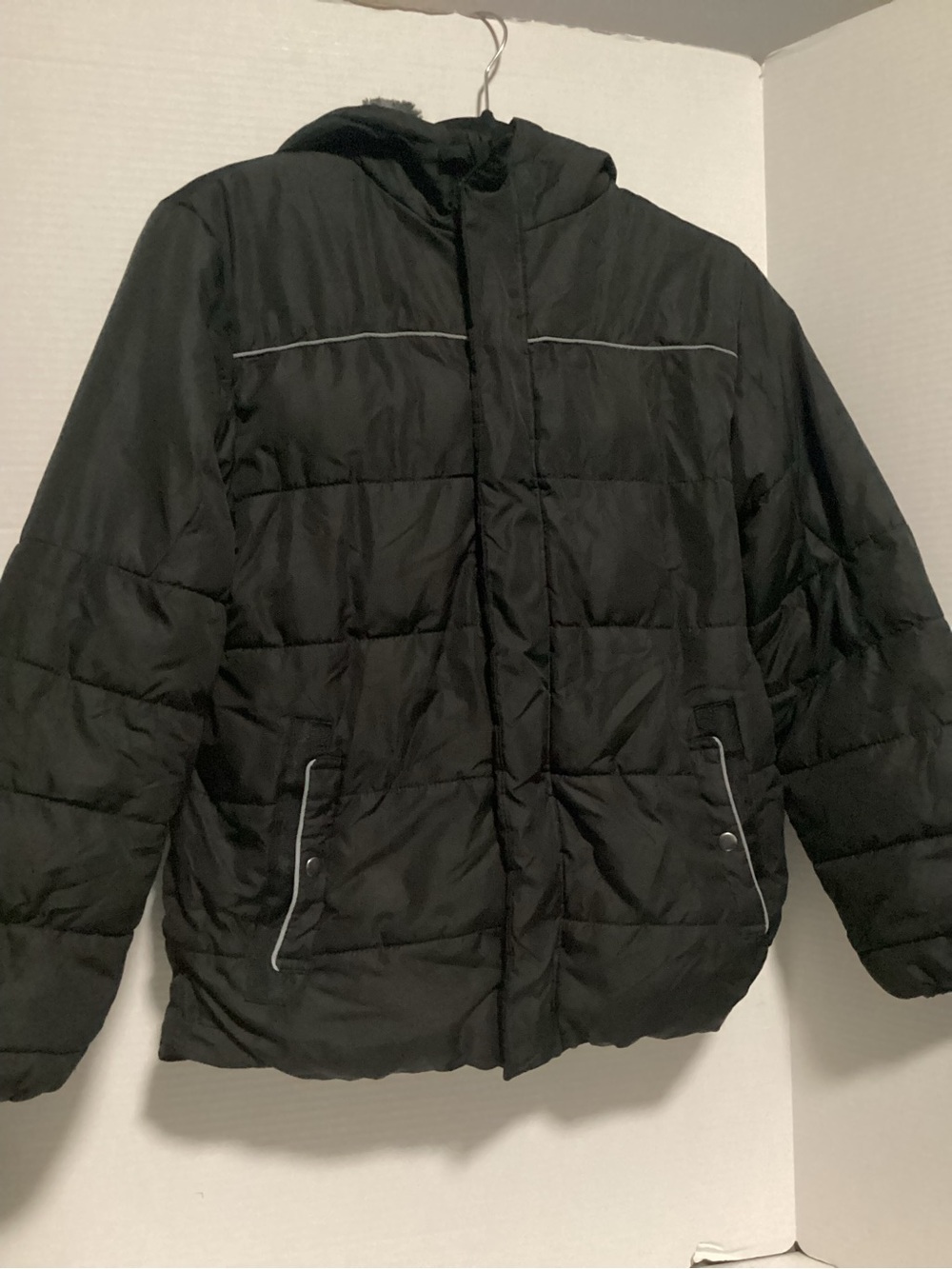 Swiss Tech Black Hooded Kids Puffer Jacket Zipper and Velcro size L.